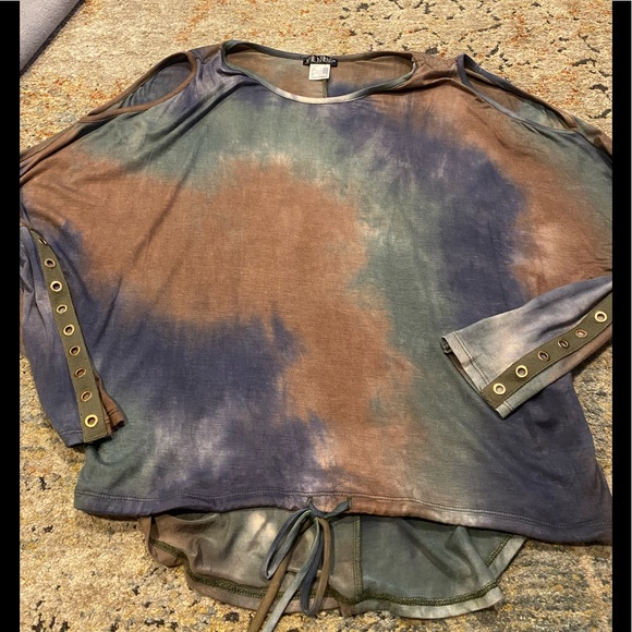VENUS Tops - Cold shoulder Shirt from Venus